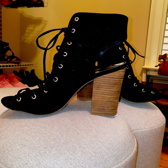 CARLOS SANTANA LACE UP HEEL - Picture 2 of 3